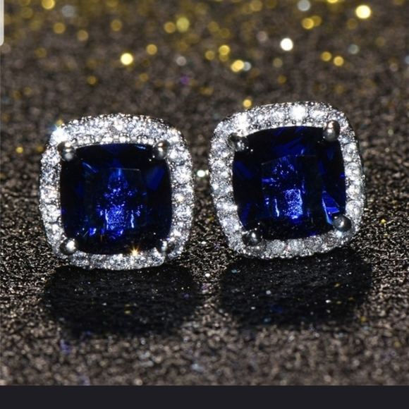 Beautiful!! Royal Blue CZ Cushion Cut stud earrings - Picture 1 of 10